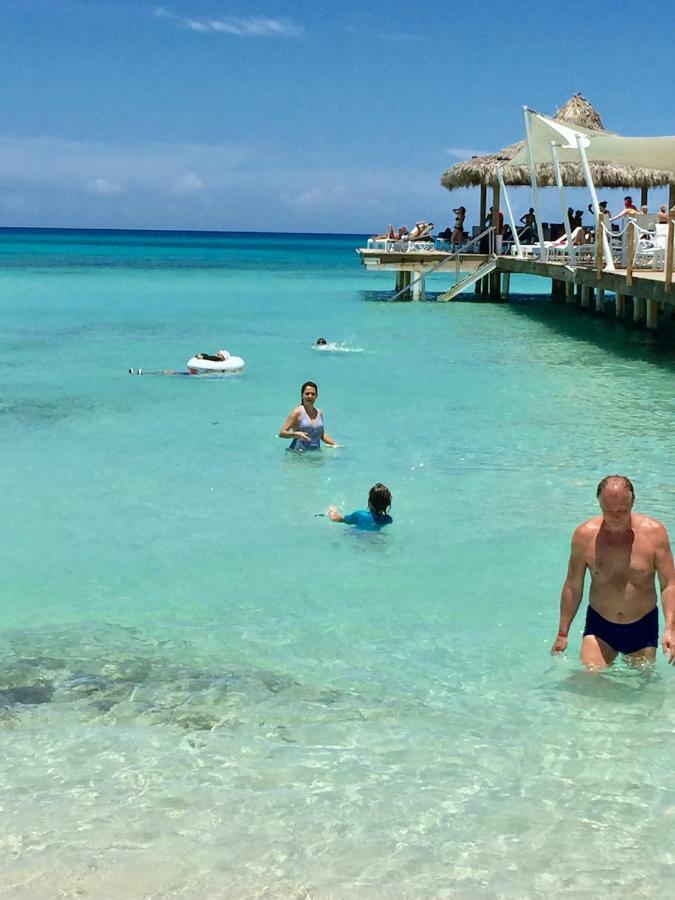 2Br Beach Apt @Cadaquescaribe Bayahibe Apartment Luaran gambar
